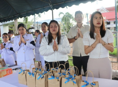 ร่วมพิธีสวดพระพุทธมนต์และทำบุญตักบาตรถวายพระราชกุศล ... พารามิเตอร์รูปภาพ 5