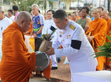 ร่วมพิธีสวดพระพุทธมนต์และทำบุญตักบาตรถวายพระราชกุศล ... พารามิเตอร์รูปภาพ 1