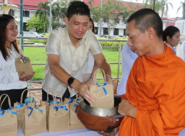 ร่วมพิธีสวดพระพุทธมนต์และทำบุญตักบาตรถวายพระราชกุศล ... พารามิเตอร์รูปภาพ 2