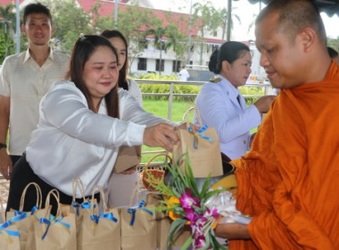 ร่วมพิธีสวดพระพุทธมนต์และทำบุญตักบาตรถวายพระราชกุศล ... พารามิเตอร์รูปภาพ 4