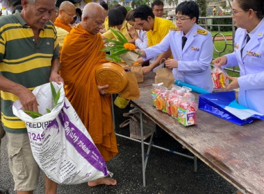 ร่วมพิธีทำบุญตักบาตรข้าวสารอาหารแห้ง ถวายพระราชกุศล ... พารามิเตอร์รูปภาพ 3