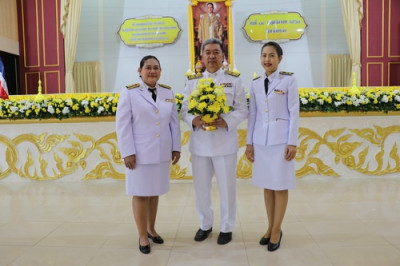 ร่วมพิธีวางพานพุ่มดอกไม้สดเนื่องในวันพระบิดาแห่งฝนหลวง ... พารามิเตอร์รูปภาพ 1