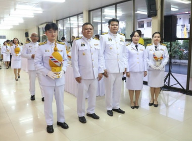 ร่วมพิธีถวายเครื่องราชสักการะและวางพานพุ่ม ... พารามิเตอร์รูปภาพ 2