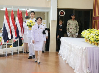 ร่วมพิธีวางพานพุ่มดอกไม้สดเนื่องในวันพระบิดาแห่งฝนหลวง ... พารามิเตอร์รูปภาพ 3